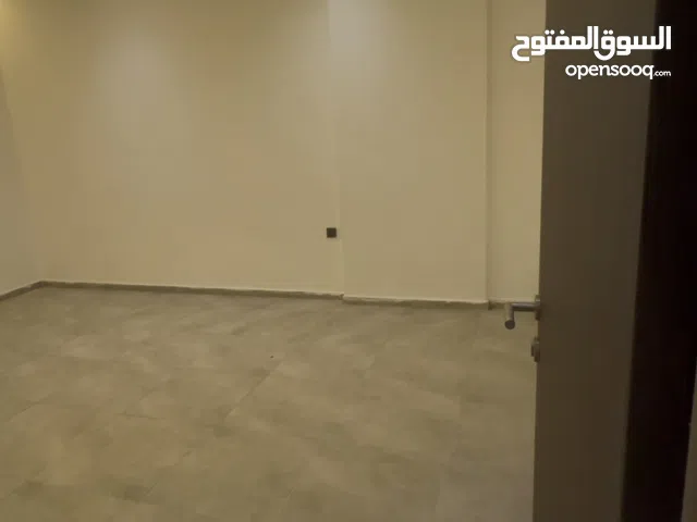 600 m2 4 Bedrooms Villa for Rent in Hawally Jabriya