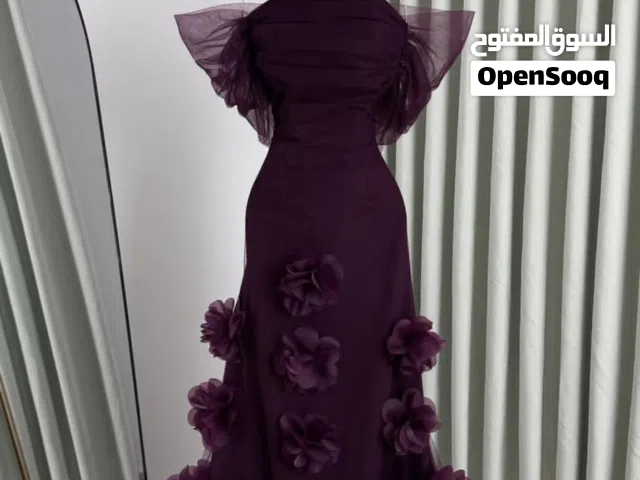 فستان للإيجار