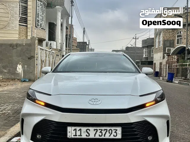 2025 تويوتا كامري SE