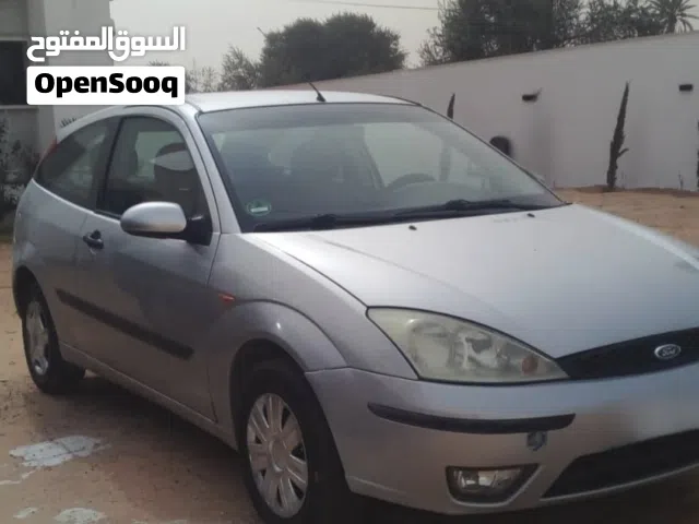 فورد فوكس اللون رصاص موديل 2004