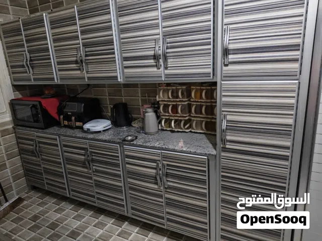 مطبخ ألمنيوم اصلي شبه جديد بحاله ممتازه