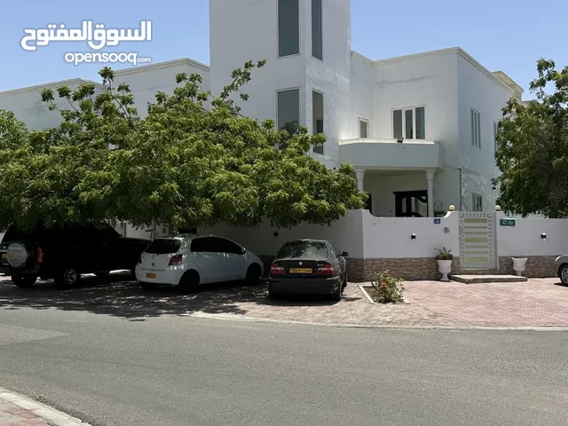300 m2 4 Bedrooms Apartments for Rent in Muscat Al Mawaleh
