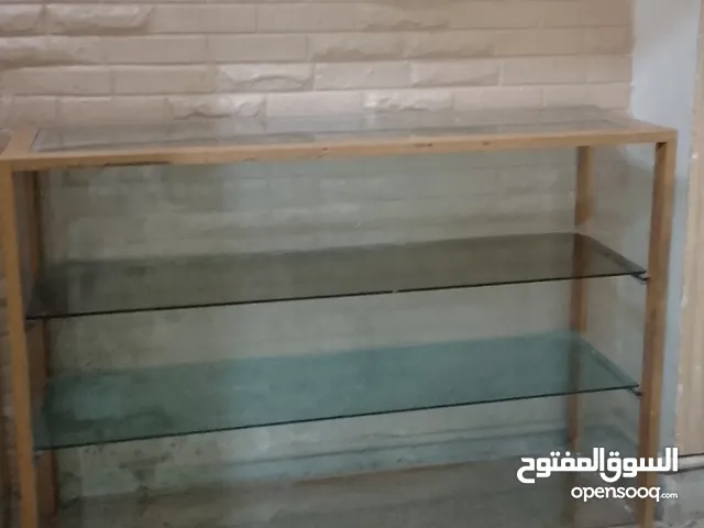 بترينات زجاج وخشب