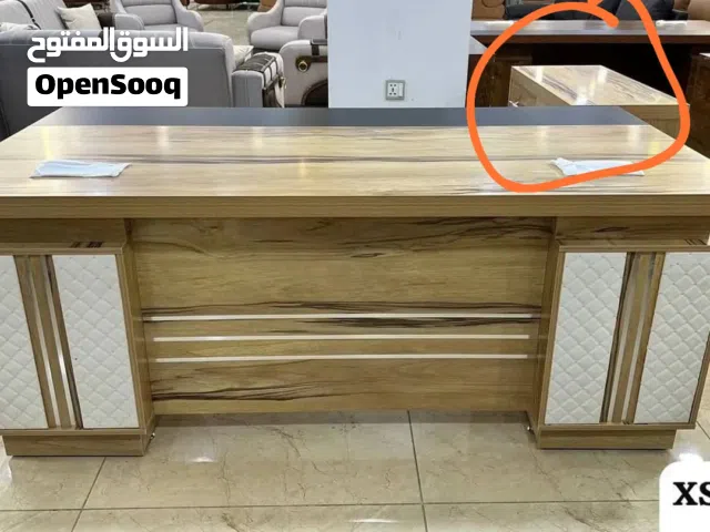 ميز مكتبي كبير مع ملحق
