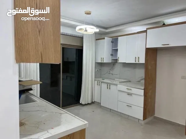 شقه فارغة للايجار في سطح مرحبا