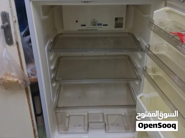 ثلاجه للبيع شارب