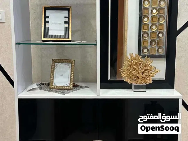 انتري يوجد به دولاب للاحذيه