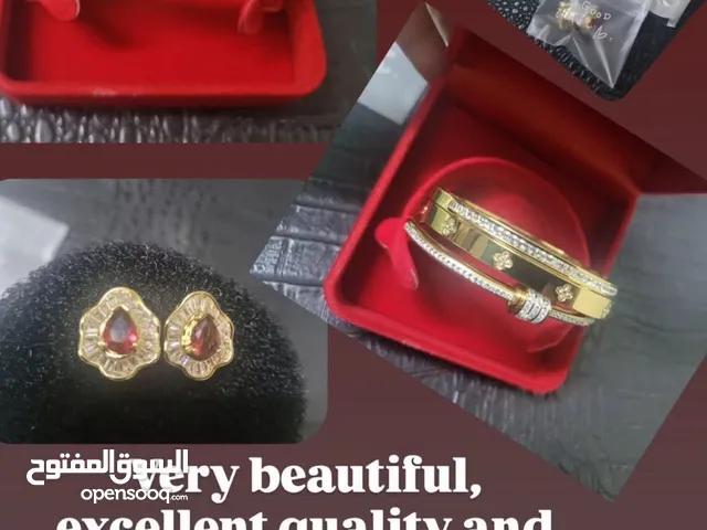 Ladies assorted accessories excellent quality and in affordable price . Amazing collections