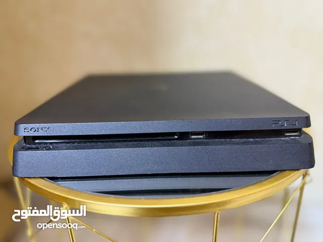 Ps4 slim 500gb نظيف جدا بحالة الوكالة مع قرصين العاب استعمال بسيط gta5 و black ops4