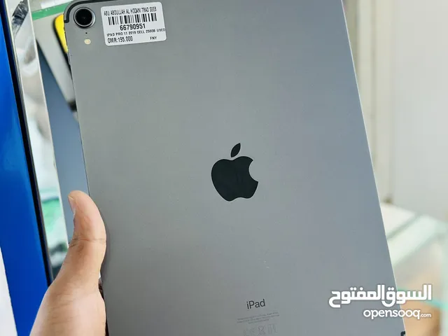 Apple iPad Pro 11 ( cellular +wifi clean fantastic condition good condition 120Hz display)
