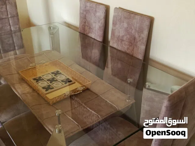 طاولة سفره سكرييت إطار فضي للبيع