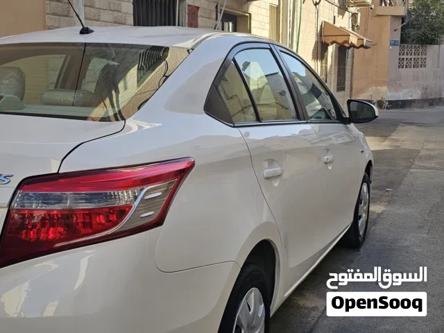 2017 Toyota Yaris E