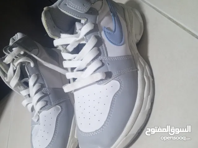 بوت نايكي.
