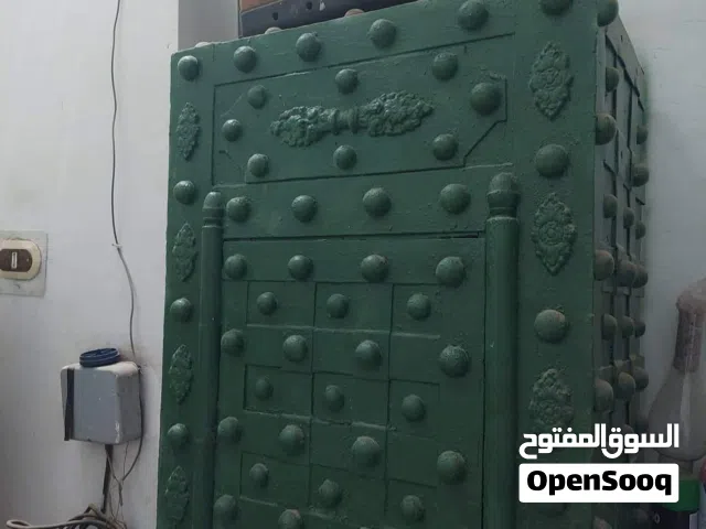 خزنه ايطالي الصنع يعود عمرها لاكتر من قرن و نصف