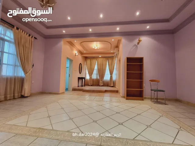 140 m2 2 Bedrooms Apartments for Rent in Muharraq Galaly