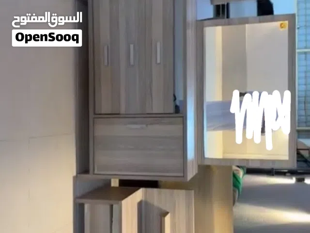 كومدينو وتسريحه مستعمله للبيع اثاث وخشب تركي اصلي والحالة ممتازه