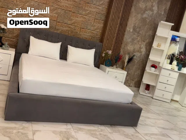 غرفة نوم ماستر modern خشب لاتيه 18 ، لون أيفوري مميز مع ملحق ادراج داخلي خامه راقيه