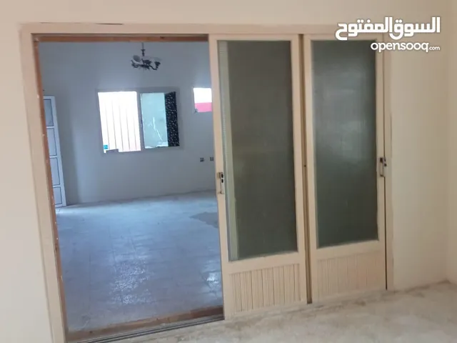شقة شامل الكهرباء والماء منطقة البديع