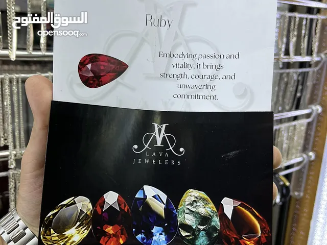 حجر روبي اصلي 3.9 قيراط و حجر غارنيت اصلي 2.45 قيراط يوجد معهم شهاداتهم معتمدة من LAVA Jewelry
