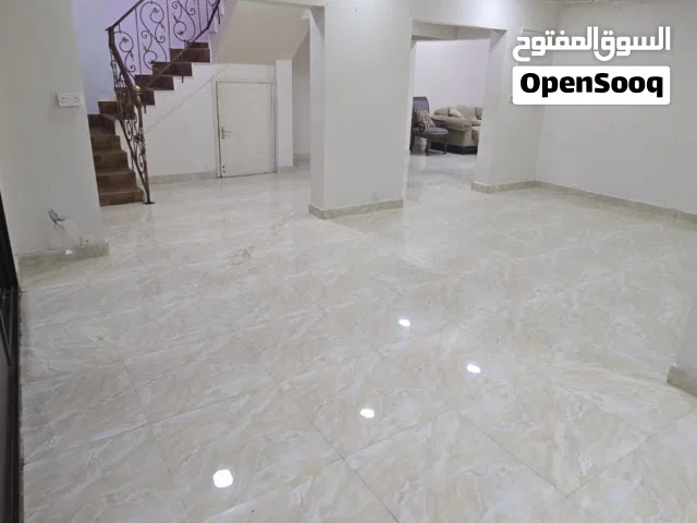 250 m2 5 Bedrooms Townhouse for Sale in Central Governorate Isa Town