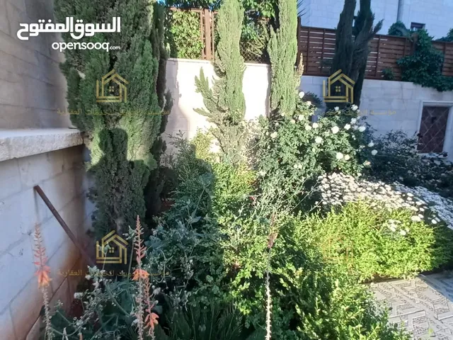 شقة فاخرة - ام أذينة - 3نوم - ارضية - حديقة واسعة - منطقة هادئة ومميزة