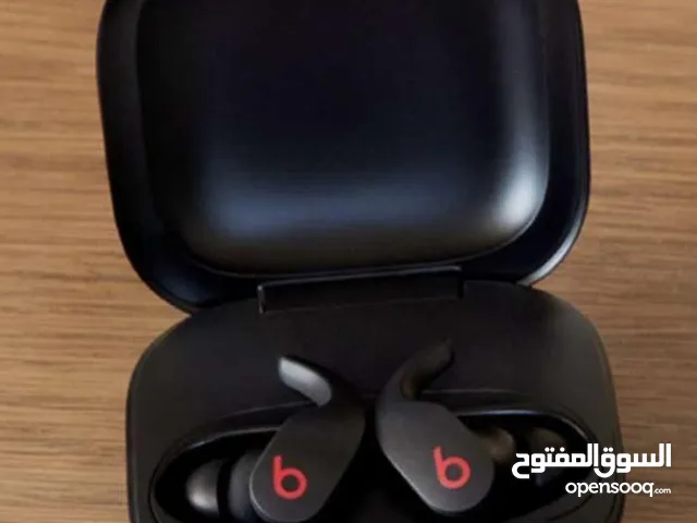 سماعة جديدة بالكرتونه سعرها قابل شيء بسيط
