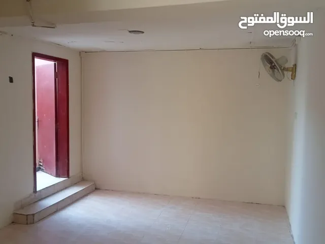 للايجار شقة شامل الكهرباء في البديع تتكون من 3 غرف وحمامين