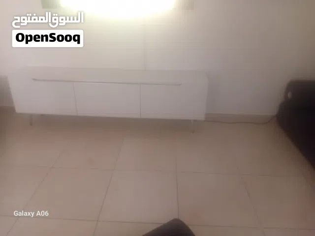 طاولة ديكور شاشه