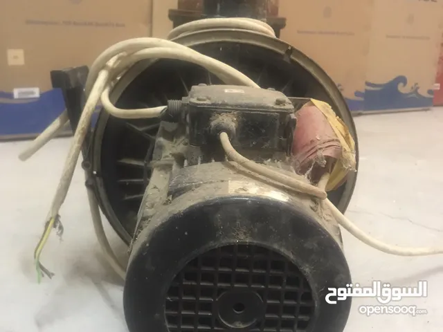 مضخة ماء كبيره بحاله جيده