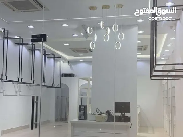 فررصه مشروع ناجح وقائم من 6 سنوات بوتيك نسائي راقي في موقع ممتاز للبيع
