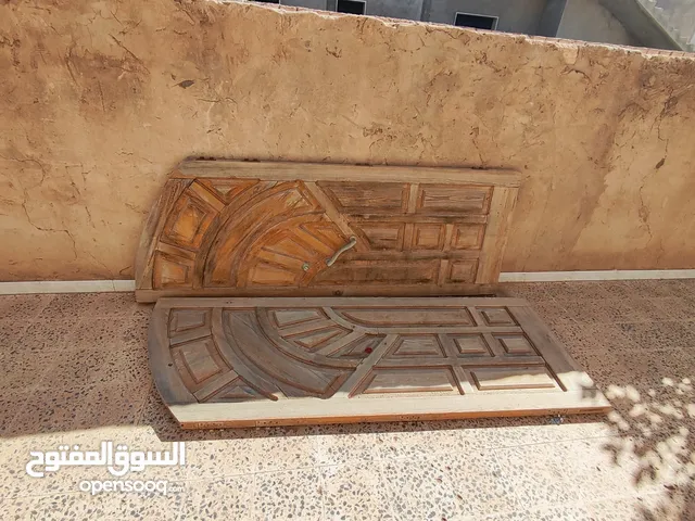 باب لوح زان خدمه ممتازه يحتاج صيانه وقفص الخدمه دق الاول عرض 1.80ارتفاع2.20