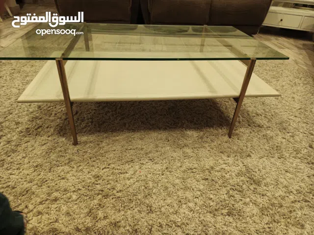 طاوله وسط من فوق زجاج استعمال خفيف