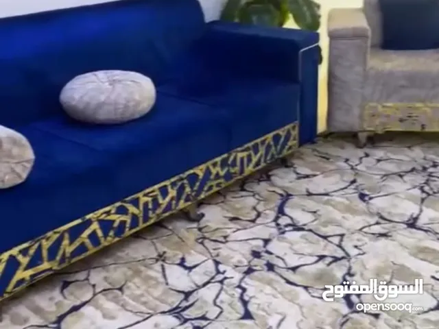طقمين كنب وبرادي وسجاد وطاولات