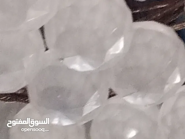 ثريا كلاسيكية جميلة وصوبة غاز وساعة وتلفزيون بسعر مناسب
