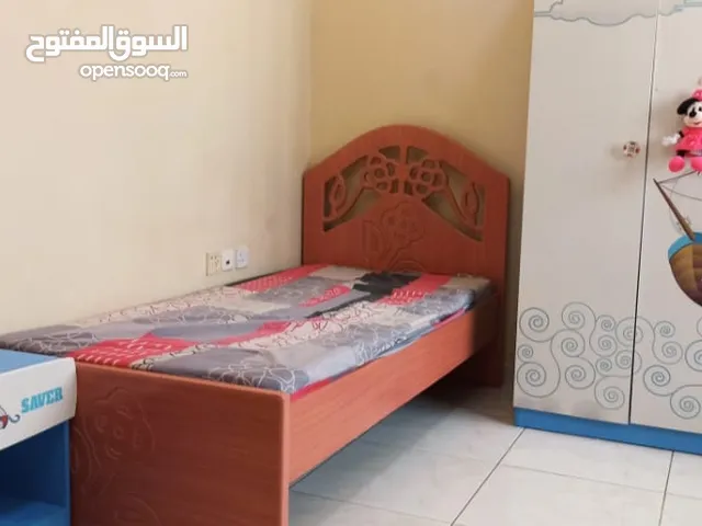 سرير بشقة بنات فقط