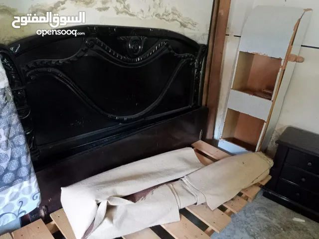 خشب مستعمل للبيع اغراض مستعملة للبيع بداعي السفر