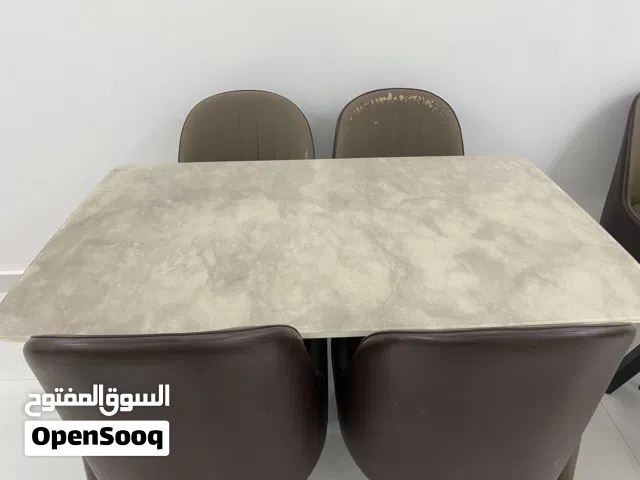 طاولة طعام