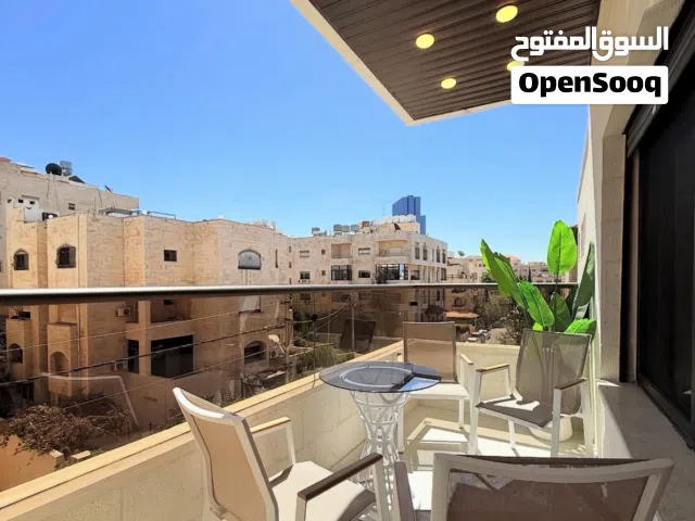 شقة جديدة فاخرة للبيع-في أرقى مناطق أم أذينة،مطبخ راكب و مجهز بالكامل ديكورات مميزة-بسعر مغري جداً