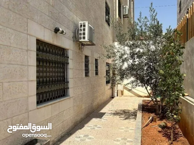 165 m2 More than 6 bedrooms Townhouse for Sale in Zarqa Madinet El Sharq