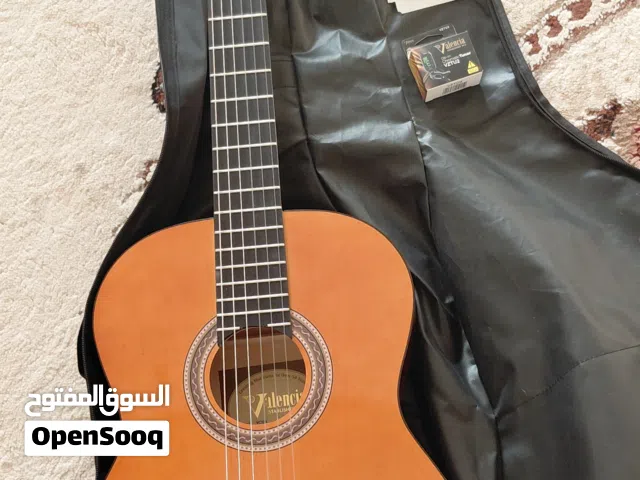 جيتار فيلينسيا مع فواتير و مستعمل 3 اشهر