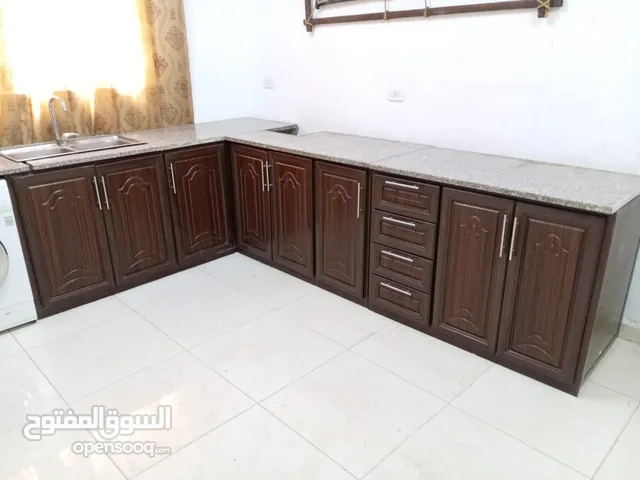 مطبخ المنيوم أرض مع جرانيت مع طاولة سفره