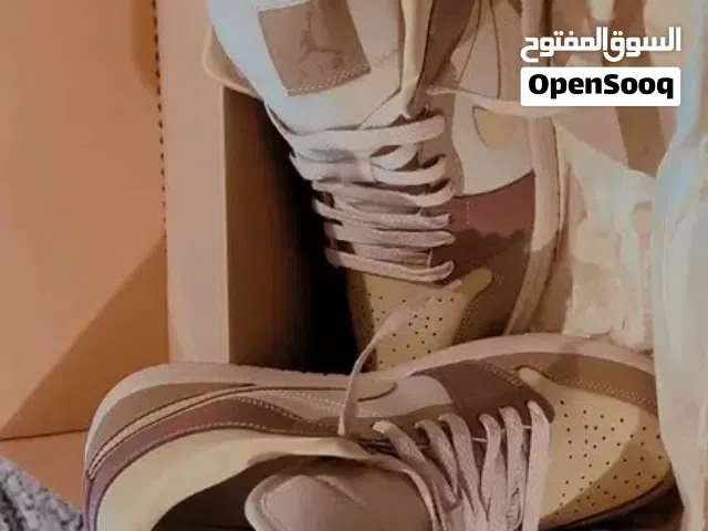 للبيع جوتي نايك جورن جديد