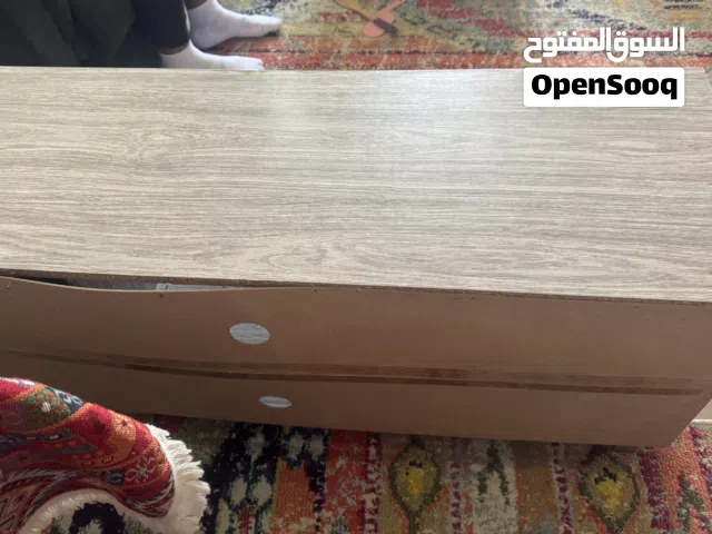 طاولة تلفزيون