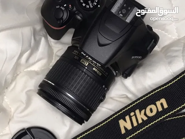 Nikon D5200 Barely used with all equipment 200bd only