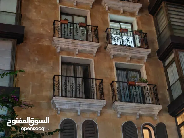 للبيع شقة مساحة 250متر طابق السابع بناية مرتبة جدا مدخل جميل مياة حلوة 24/24 كهرباء 24 نظام امان