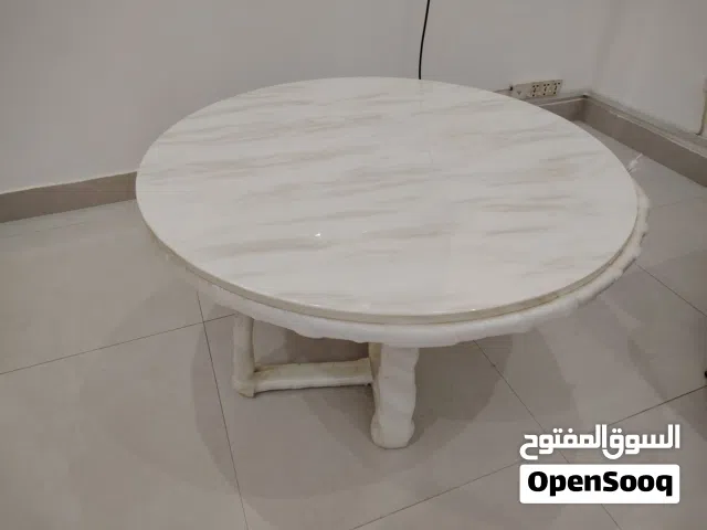 طاوله خاصه مصنوعه من الرخام الأصلي الصلب