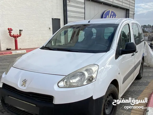 سيارة بيجو بارتنر موديل 2015 للبيع