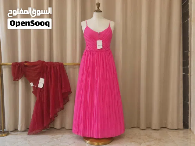 ملابس أوروبية جديدة