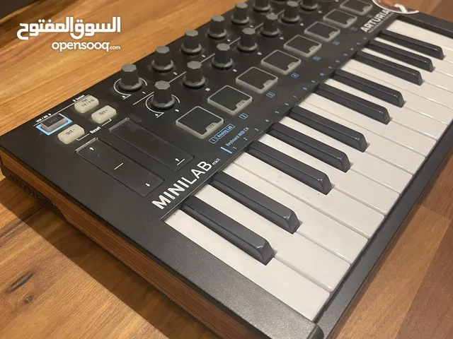 جهاز موسيقي من شركة Arturia Mini Lab 25فقط  ARTURIA Mini Lab beat maker machine for only 25 OMR