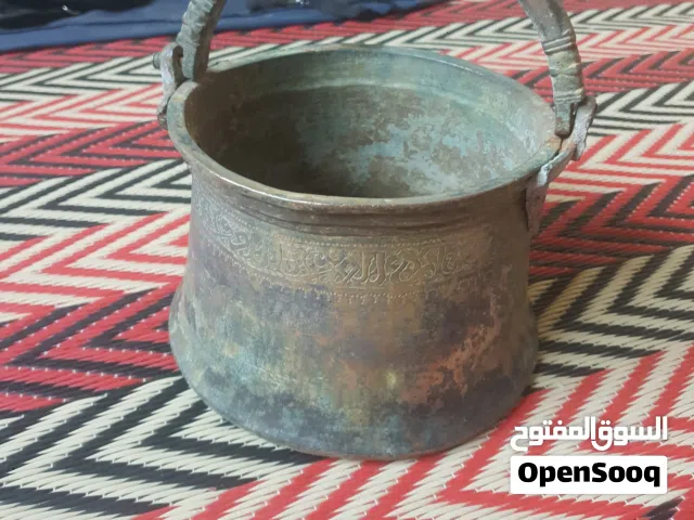 أشياء أثرية للمهتمين التقييم ثم البيع